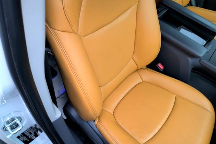 Used Toyota SIENNA 2024 2.5L Hybrid Comfort Edition Right Front Seat