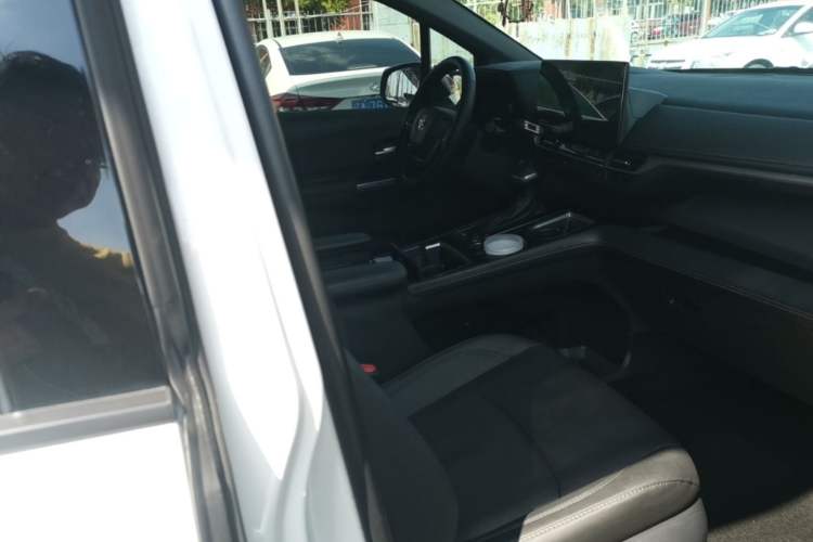 Used Toyota SIENNA 2024 2.5L Hybrid Four-Wheel Drive Prestige Edition Right Front Seat