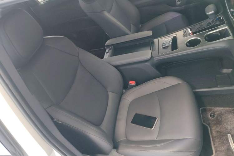Used Toyota SIENNA 2024 2.5L Hybrid Four-Wheel Drive Prestige Edition Right Front Seat
