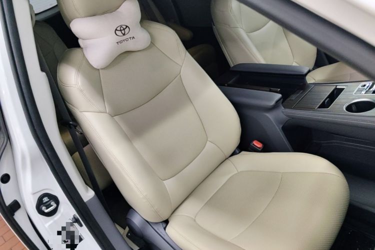Used Toyota SIENNA 2024 2.5L Hybrid Comfort Edition Right Front Seat