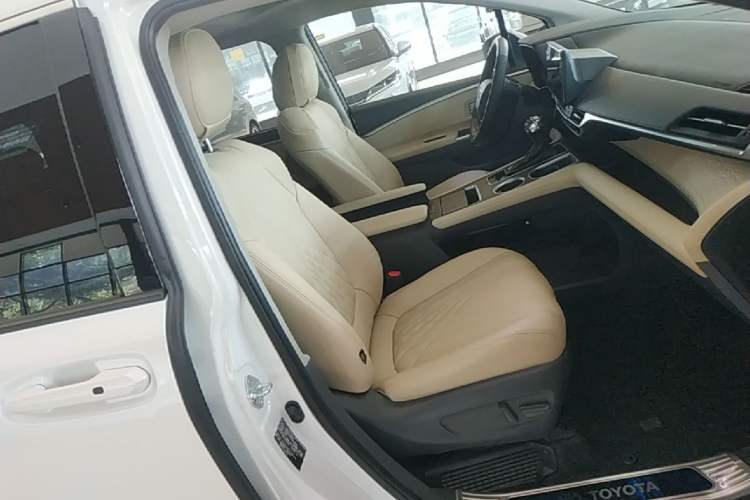 Used Toyota SIENNA 2024 2.5L Hybrid Comfort Edition Right Front Seat