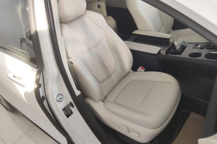 Used Toyota SIENNA 2024 2.5L Hybrid Prestige Deluxe Edition Right Front Seat