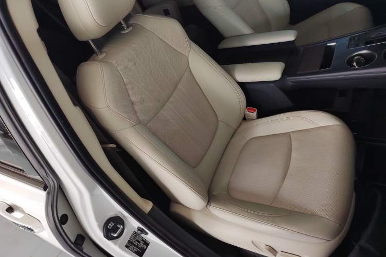 Used Toyota SIENNA 2024 2.5L Hybrid Prestige Deluxe Edition Right Front Seat