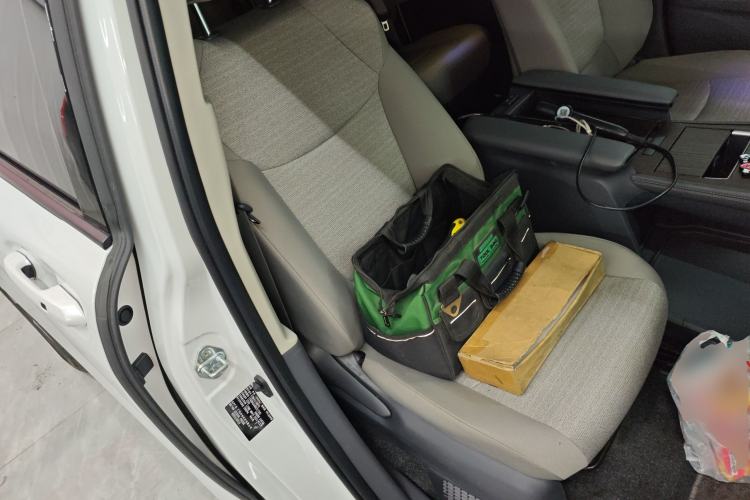 Used Toyota SIENNA 2024 2.5L Hybrid Comfort Edition Right Front Seat