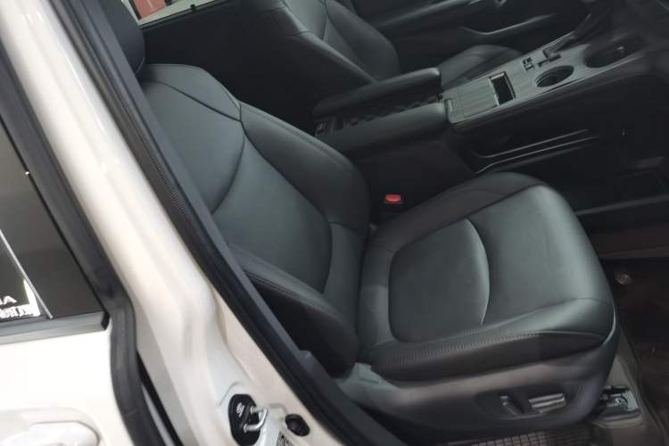 Used Toyota SIENNA 2024 2.5L Hybrid Four-Wheel Drive Prestige Edition Right Front Seat