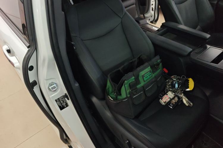 Used Toyota SIENNA 2024 2.5L Hybrid Four-Wheel Drive Prestige Edition Right Front Seat