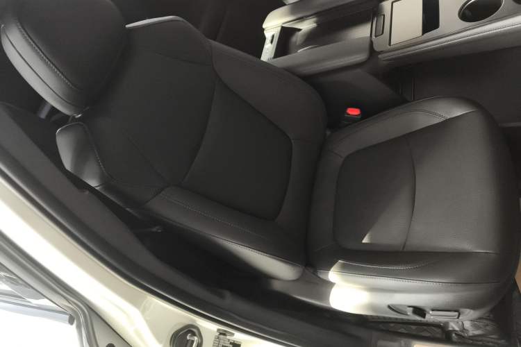 Used Toyota SIENNA 2024 2.5L Hybrid Four-Wheel Drive Prestige Edition Right Front Seat