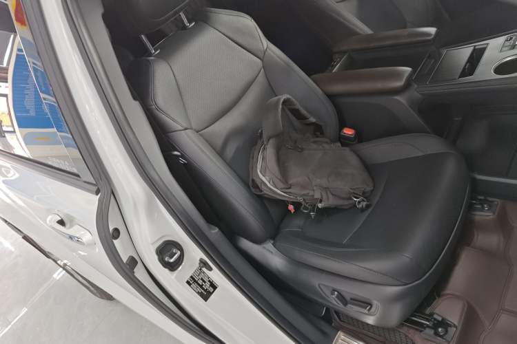 Used Toyota SIENNA 2024 2.5L Hybrid Four-Wheel Drive Prestige Edition Right Front Seat