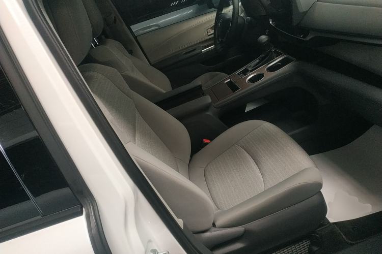 Used Toyota SIENNA 2024 2.5L Hybrid Comfort Edition Right Front Seat