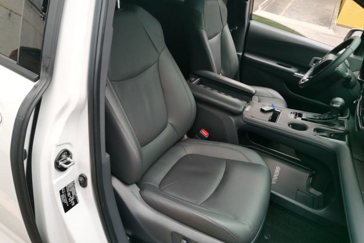 Used Toyota SIENNA 2024 2.5L Hybrid Four-Wheel Drive Prestige Edition Right Front Seat
