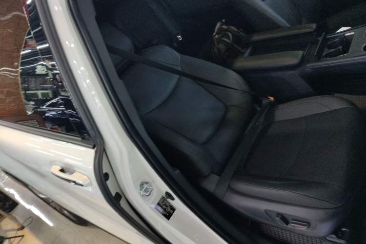 Used Toyota SIENNA 2024 2.5L Hybrid Four-Wheel Drive Prestige Edition Right Front Seat