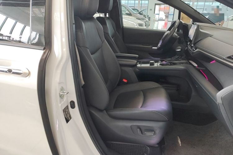 Used Toyota SIENNA 2024 2.5L Hybrid Luxury Edition Right Front Seat
