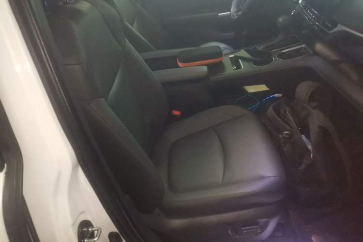 Used Toyota SIENNA 2024 2.5L Hybrid Luxury Edition Right Front Seat