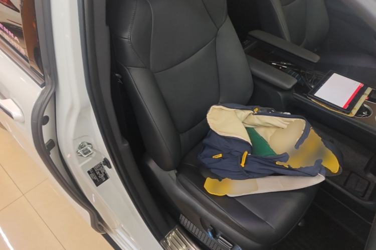 Used Toyota SIENNA 2024 2.5L Hybrid Luxury Edition Right Front Seat