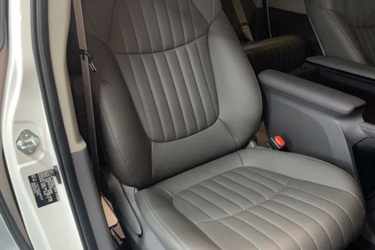 Used Toyota SIENNA 2024 2.5L Hybrid Comfort Edition Right Front Seat