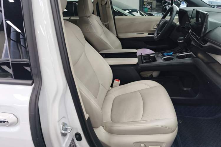 Used Toyota SIENNA 2024 2.5L Hybrid Luxury Edition Right Front Seat
