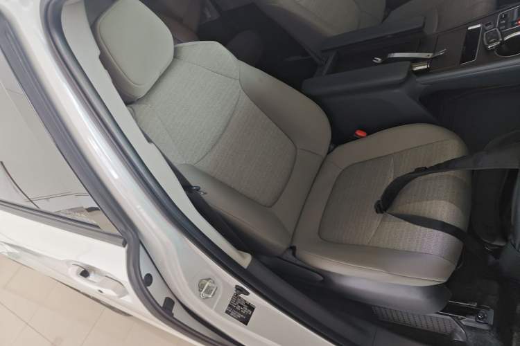 Used Toyota SIENNA 2024 2.5L Hybrid Comfort Edition Right Front Seat
