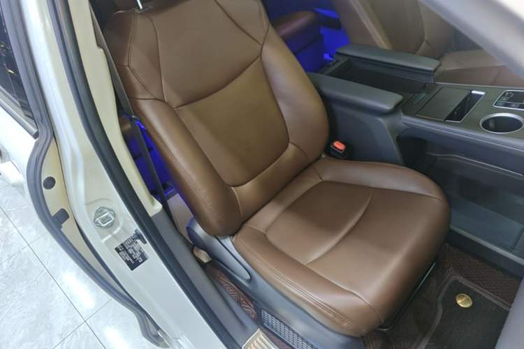 Used Toyota SIENNA 2024 2.5L Hybrid Comfort Edition Right Front Seat