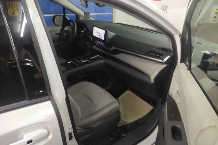 Used Toyota SIENNA 2024 2.5L Hybrid Comfort Edition Right Front Seat