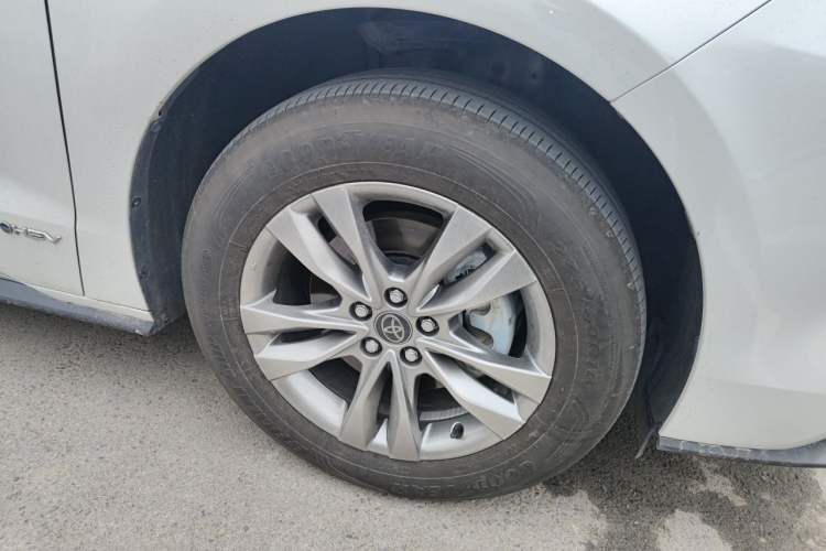 Used Toyota SIENNA 2024 2.5L Hybrid Four-Wheel Drive Prestige Edition Right Front Wheel Hub