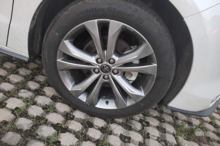 Used Toyota SIENNA 2024 2.5L Hybrid Luxury Edition Right Front Wheel Hub