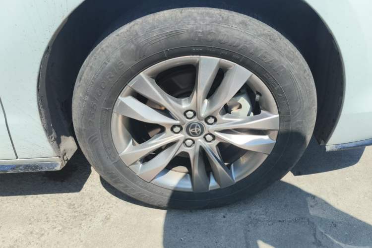 Used Toyota SIENNA 2024 2.5L Hybrid Comfort Edition Right Front Wheel Hub