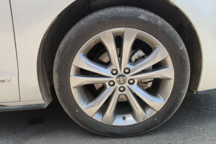 Used Toyota SIENNA 2024 2.5L Hybrid Prestige Deluxe Edition Right Front Wheel Hub