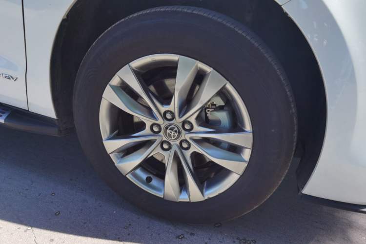 Used Toyota SIENNA 2024 2.5L Hybrid Four-Wheel Drive Prestige Edition Right Front Wheel Hub