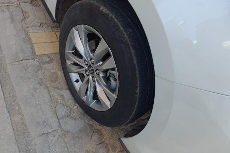 Used Toyota SIENNA 2024 2.5L Hybrid Four-Wheel Drive Prestige Edition Right Front Wheel Hub