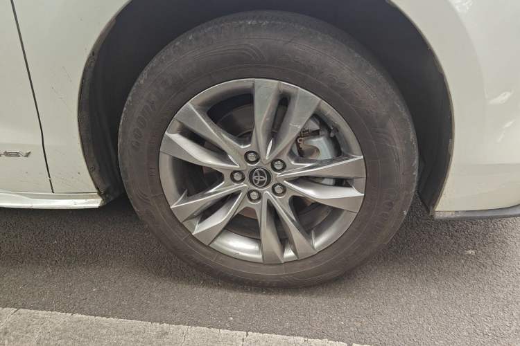 Used Toyota SIENNA 2024 2.5L Hybrid Comfort Edition Right Front Wheel Hub
