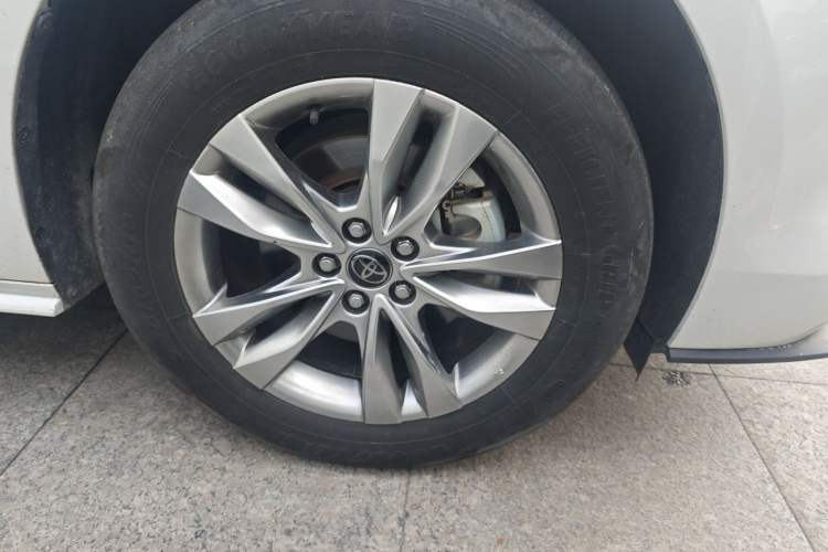 Used Toyota SIENNA 2024 2.5L Hybrid Comfort Edition Right Front Wheel Hub