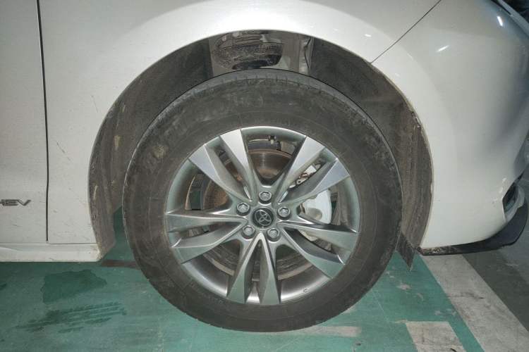 Used Toyota SIENNA 2024 2.5L Hybrid Comfort Edition Right Front Wheel Hub