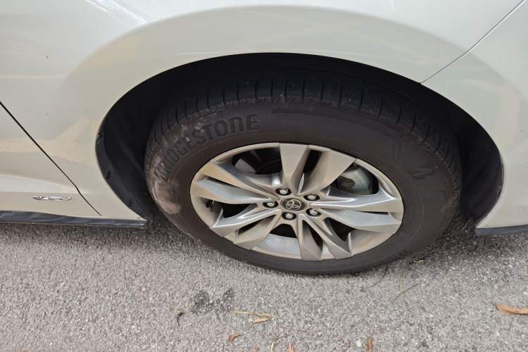 Used Toyota SIENNA 2024 2.5L Hybrid Four-Wheel Drive Prestige Edition Right Front Wheel Hub