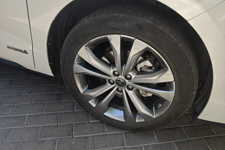 Used Toyota SIENNA 2024 2.5L Hybrid Luxury Edition Right Front Wheel Hub