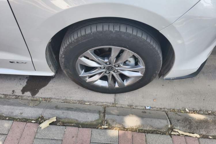 Used Toyota SIENNA 2024 2.5L Hybrid Comfort Edition Right Front Wheel Hub