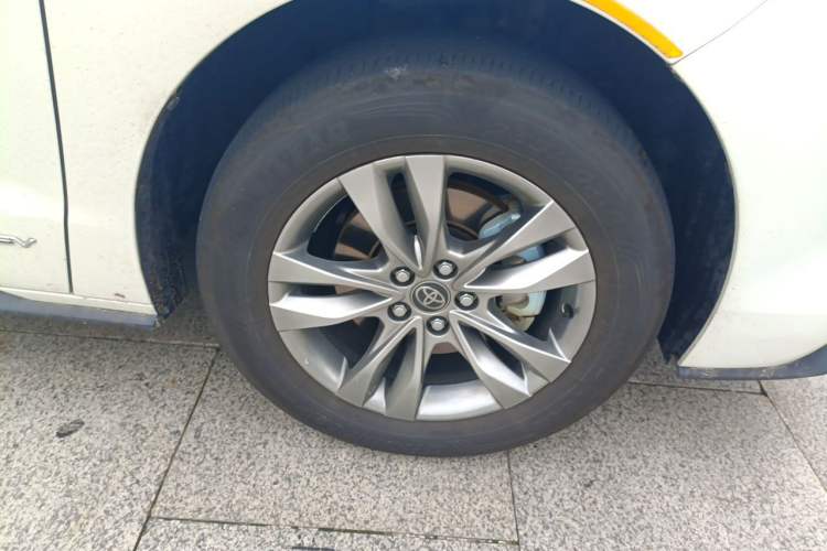 Used Toyota SIENNA 2024 2.5L Hybrid Four-Wheel Drive Luxury Edition Right Front Wheel Hub