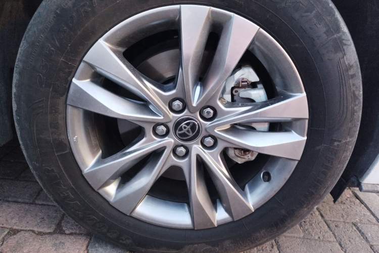 Used Toyota SIENNA 2024 2.5L Hybrid Four-Wheel Drive Prestige Edition Right Front Wheel Hub