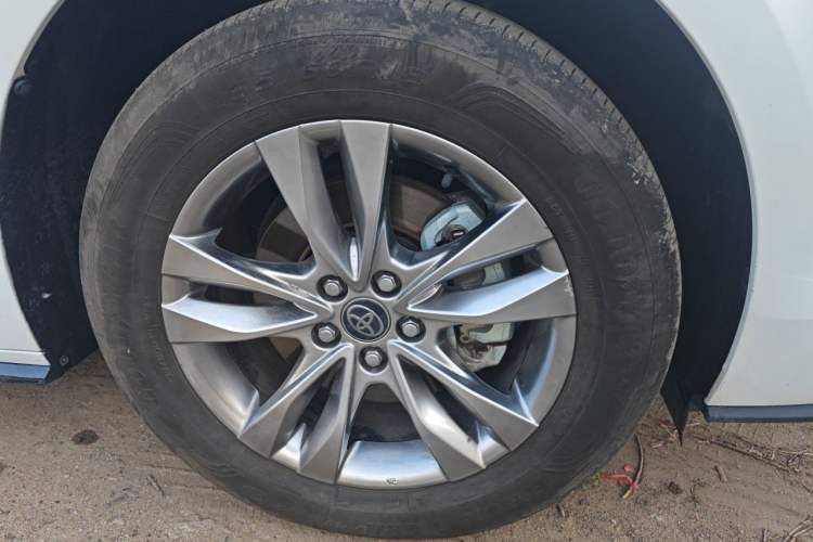 Used Toyota SIENNA 2024 2.5L Hybrid Four-Wheel Drive Luxury Edition Right Front Wheel Hub