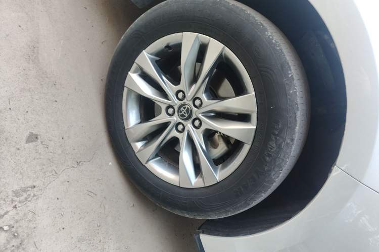 Used Toyota SIENNA 2024 2.5L Hybrid Comfort Edition Right Front Wheel Hub