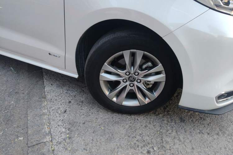Used Toyota SIENNA 2024 2.5L Hybrid Comfort Edition Right Front Wheel Hub