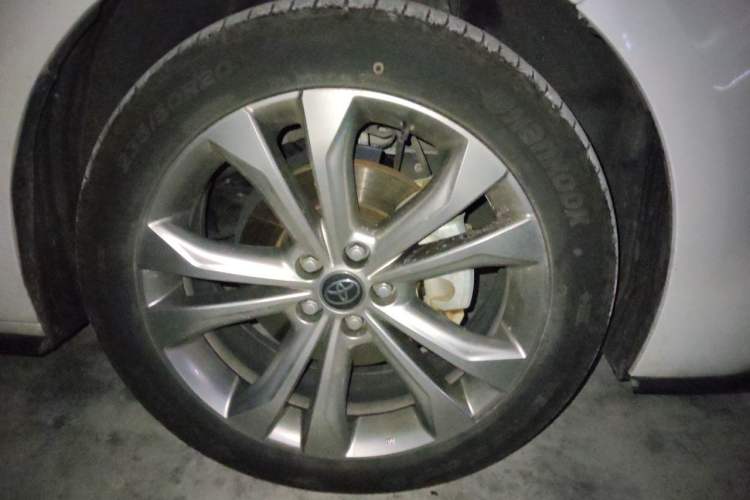 Used Toyota SIENNA 2024 2.5L Hybrid Prestige Deluxe Edition Right Front Wheel Hub