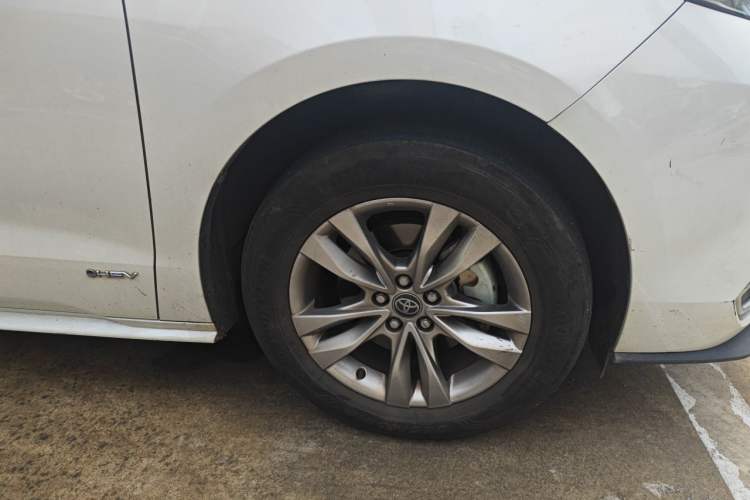 Used Toyota SIENNA 2024 2.5L Hybrid Comfort Edition Right Front Wheel Hub