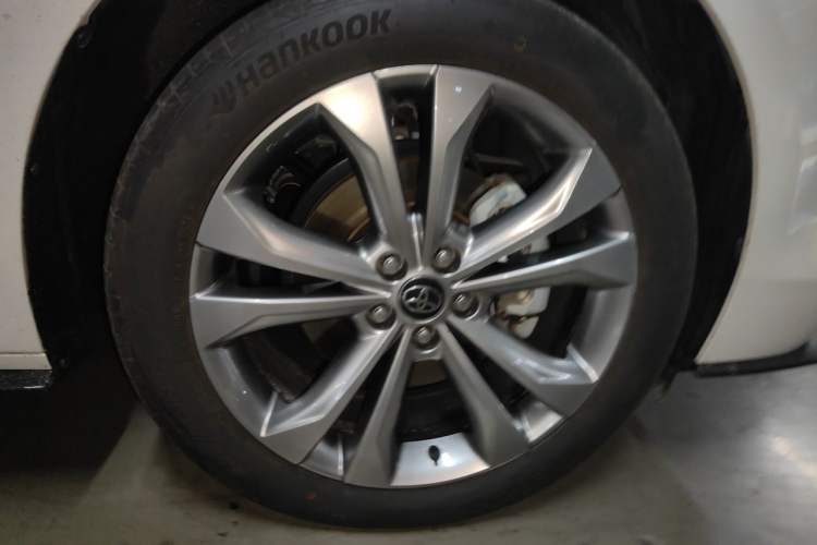 Used Toyota SIENNA 2024 2.5L Hybrid Prestige Deluxe Edition Right Front Wheel Hub