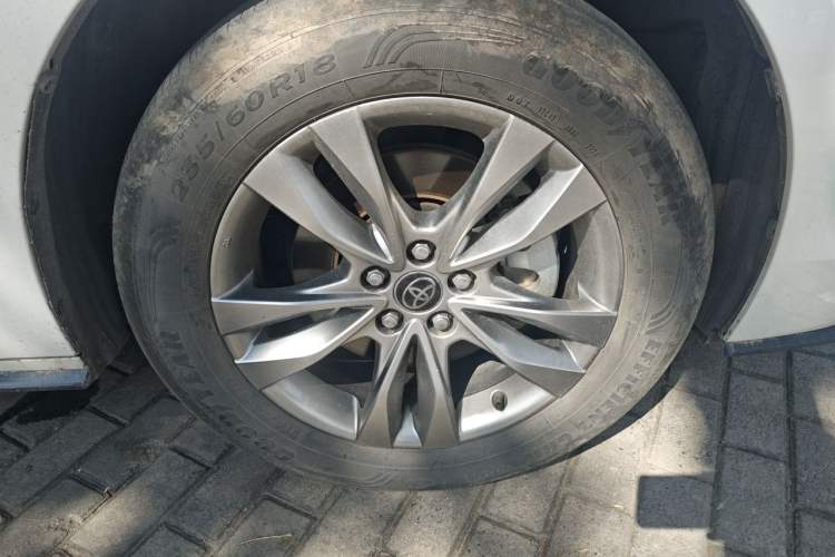 Used Toyota SIENNA 2024 2.5L Hybrid Four-Wheel Drive Luxury Edition Right Front Wheel Hub