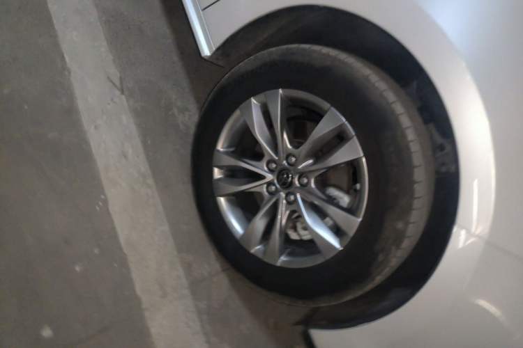 Used Toyota SIENNA 2024 2.5L Hybrid Comfort Edition Right Front Wheel Hub