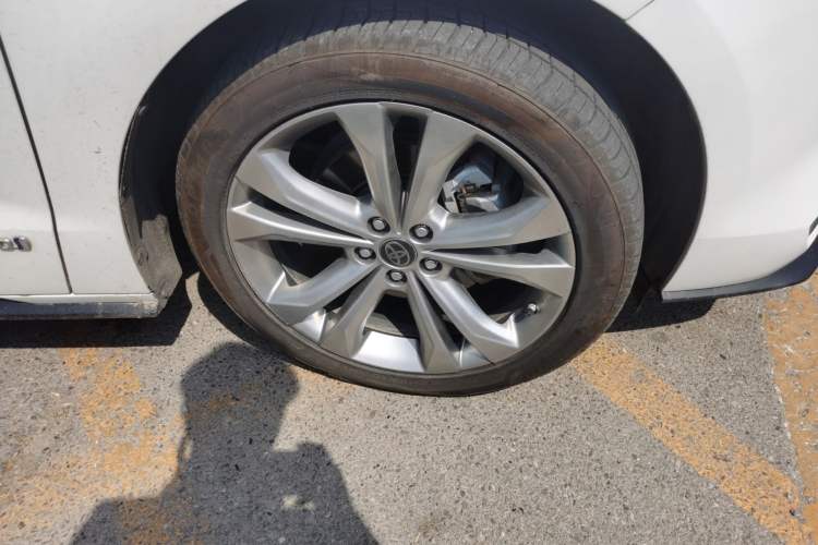 Used Toyota SIENNA 2024 2.5L Hybrid Luxury Edition Right Front Wheel Hub