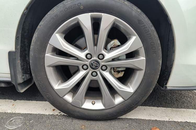 Used Toyota SIENNA 2024 2.5L Hybrid Luxury Edition Right Front Wheel Hub
