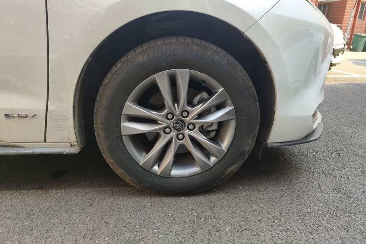 Used Toyota SIENNA 2024 2.5L Hybrid Comfort Edition Right Front Wheel Hub
