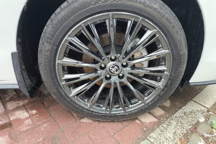 Used Toyota SIENNA 2024 2.5L Hybrid Four-Wheel Drive Prestige Edition Right Front Wheel Hub