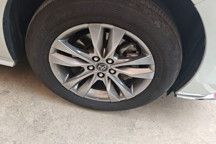 Used Toyota SIENNA 2024 2.5L Hybrid Comfort Edition Right Front Wheel Hub
